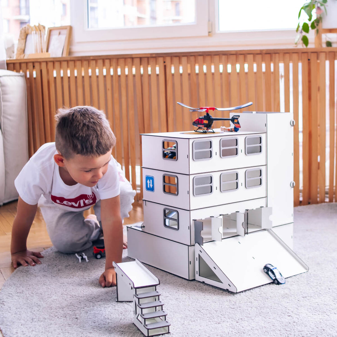 Autogarage 9 Stellplätze mit Lagerboxen und Aufzug Grau Maßstab 1:6 NestWood