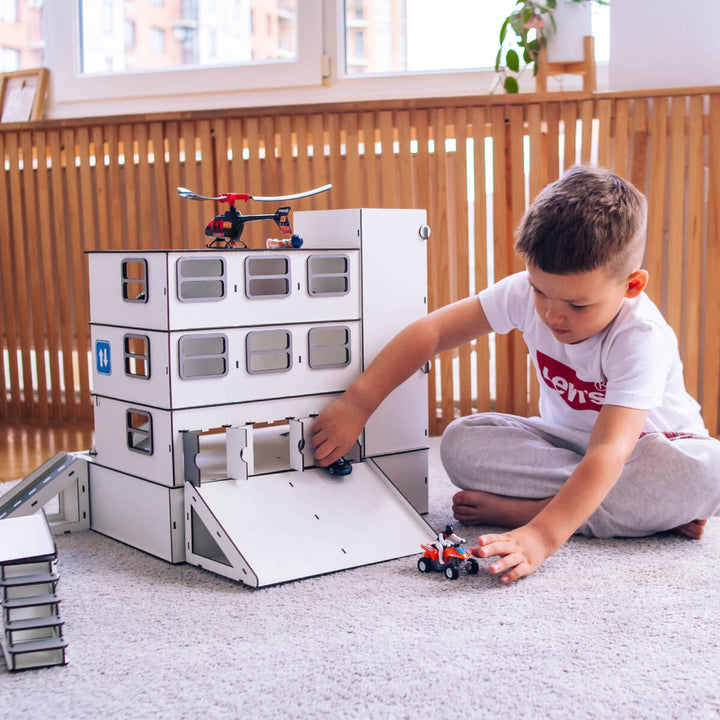Autogarage 9 Stellplätze mit Lagerboxen und Aufzug Grau Maßstab 1:6 NestWood