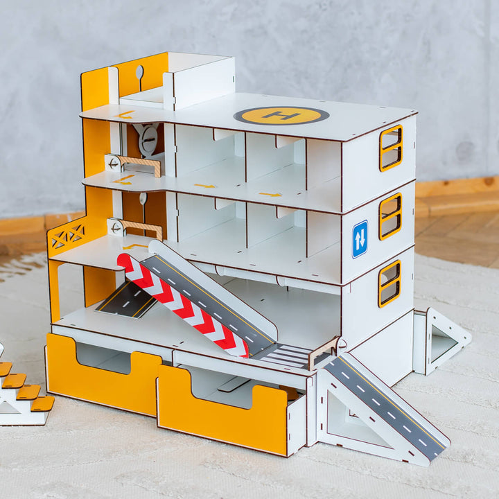 Autogarage 9 Stellplätze mit Lagerboxen und Aufzug gelb Maßstab 1:6 NestWood
