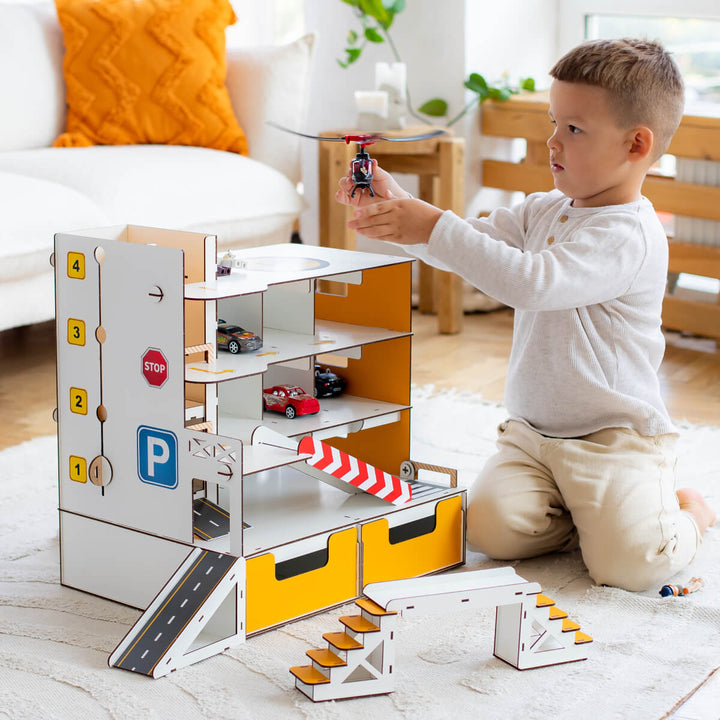 Autogarage 9 Stellplätze mit Lagerboxen und Aufzug gelb Maßstab 1:6 NestWood