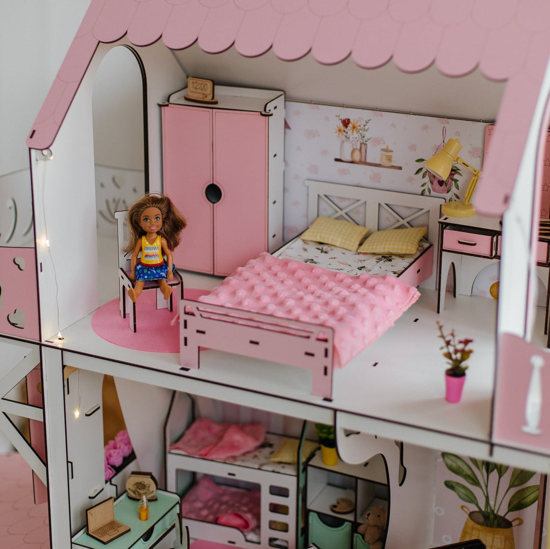 This wooden dollhouse (Holzpuppenhaus) is designed for creative and engaging play, giving children space to build their own stories and imagination.