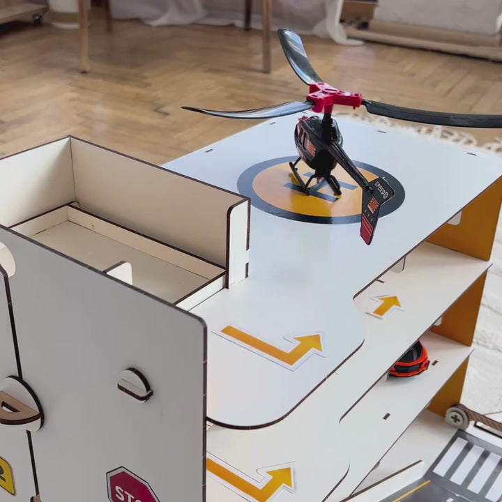 Autogarage 9 Stellplätze mit Lagerboxen und Aufzug gelb Maßstab 1:6 NestWood